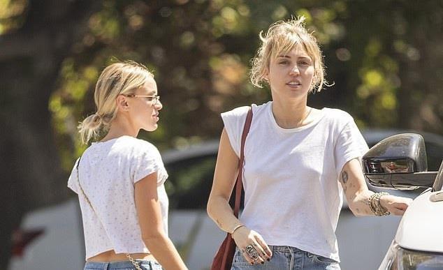 Miley Cyrus vui vẻ đi chơi cùng bạn gái tin đồn-2