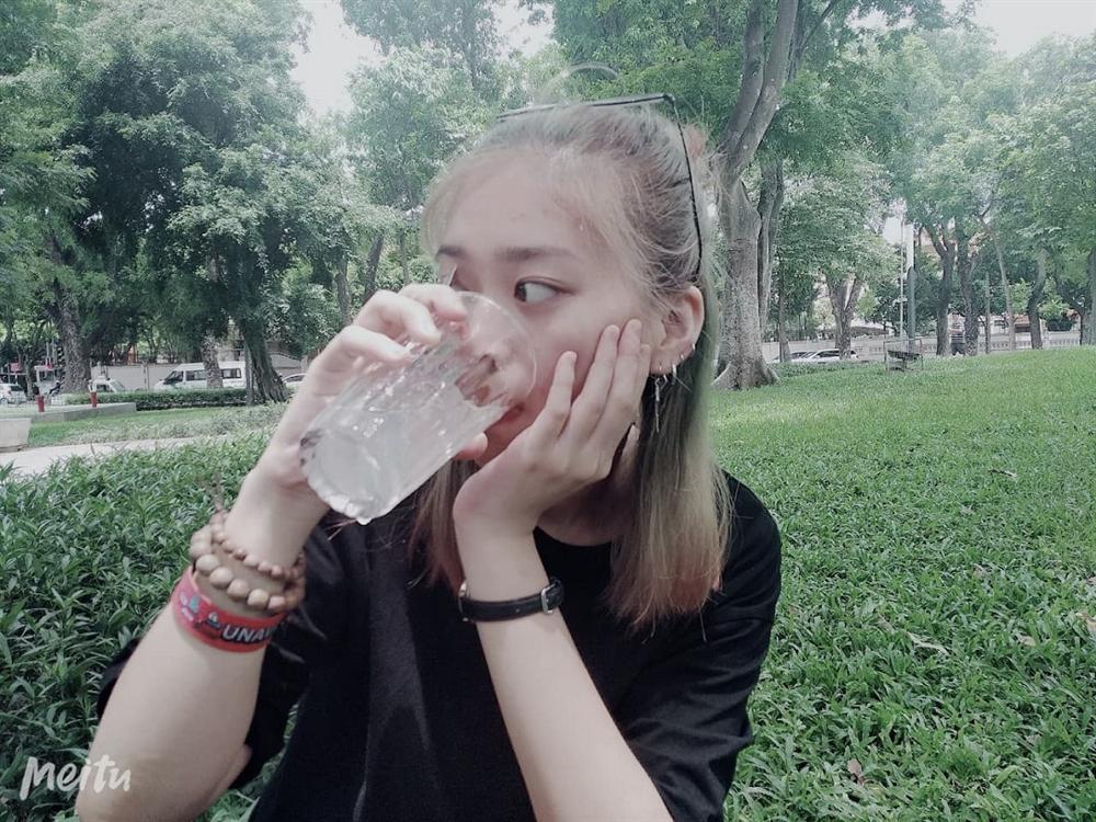 Cắt phăng mái tóc sau khi bị crush từ chối, cô gái được dân tình khen tấm tắc-4