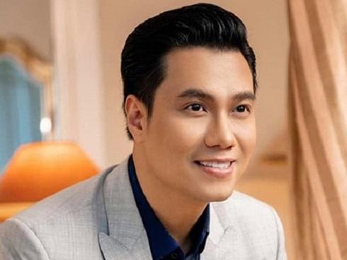 Vẻ ngoài của Việt Anh thay đổi thế nào từ lúc mới vào nghề tới khi phẫu thuật thẩm mỹ?