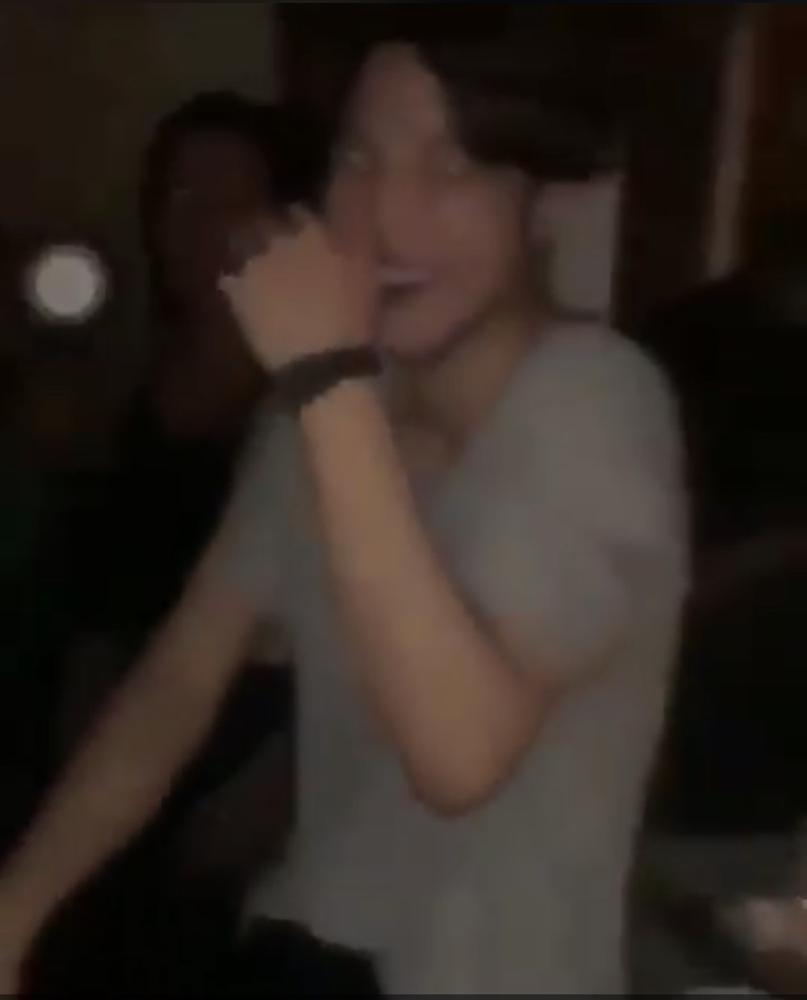 Jimin BTS chính là người trong clip uống rượu tại quán pub - 2sao
