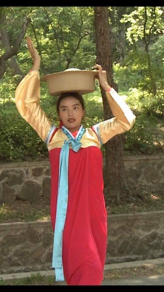 Hoa hậu Kỳ Duyên liên tục bị bung dải áo hanbok chỉ vì vòng 1 siêu to khổng lồ-2