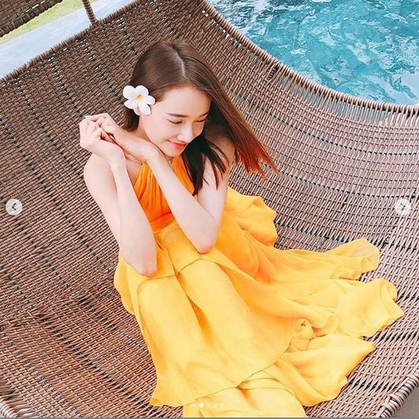 Nhã Phương khoe vai trần gợi cảm sau thời gian bị soi vòng 1 lên xuống thất thường-4