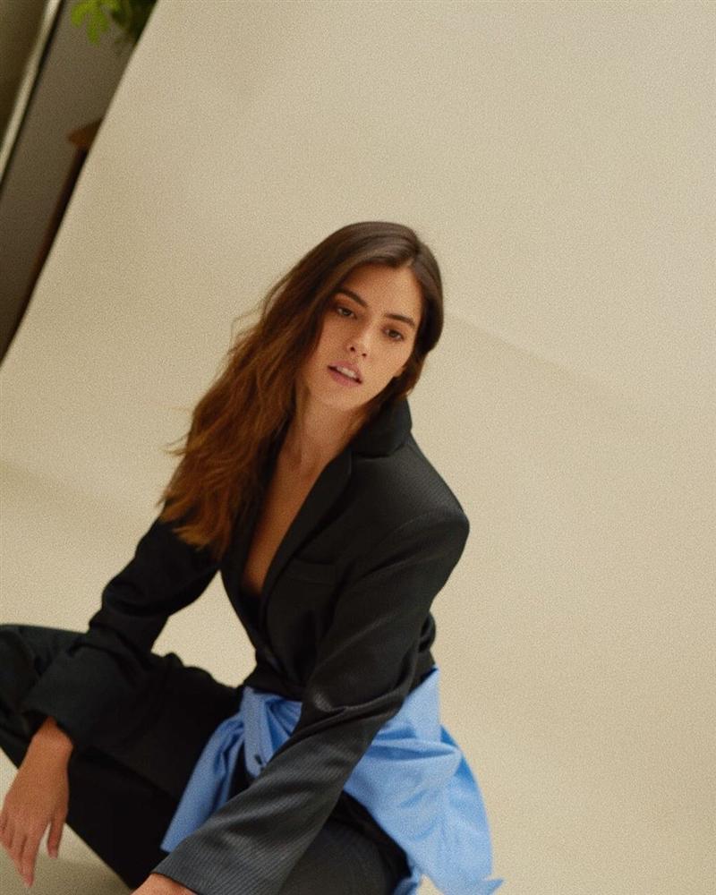 Bản tin Hoa hậu Hoàn vũ 3/9: Không ngờ cũng có ngày Hoàng Thùy lép vế thời trang trước dàn đối thủ-9