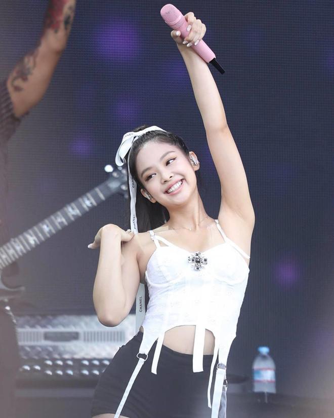 Jennie đang nổi tiếng nhất Hàn Quốc, từng diện set đồ tới 40.000 USD-15