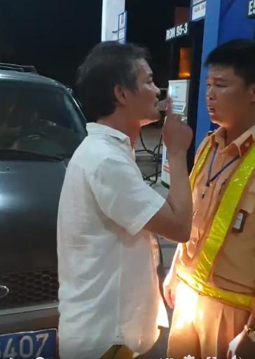 Phạt tài xế biển xanh chửi bới, tát cảnh sát giao thông Thanh Hóa-1