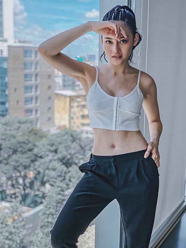 Bất chấp nguy hiểm, Thùy Anh lộn nhào đu dây đóng cảnh hành động cùng Karik-7