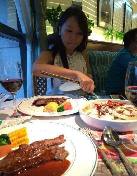 Chàng trai bị ném đá khi lên mạng khoe chiến tích trốn khỏi nhà hàng, để bạn gái xinh đẹp trả tiền ăn trong lần đầu hẹn hò-3