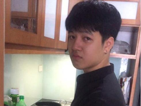 Tấm hình hot nhất hôm qua: Chàng tân sinh viên vừa nấu cơm, vừa khóc vì nhớ mẹ