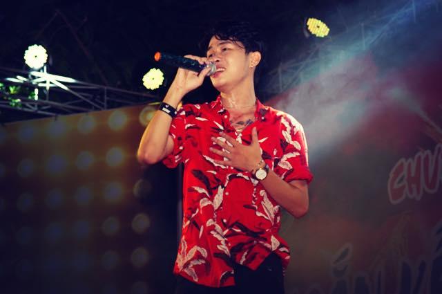 Check-in ảnh gửi gái, Jack bị chê style phèn xách dép Khá Bảnh-10