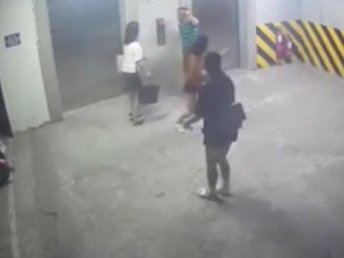 Cô gái bị sàm sỡ ở hầm Mipec Long Biên: Tôi hoảng sợ la hét thì được 2 mẹ con chị gái cùng chung cư giúp đỡ nhưng cũng bị hắn đấm vào mặt-4