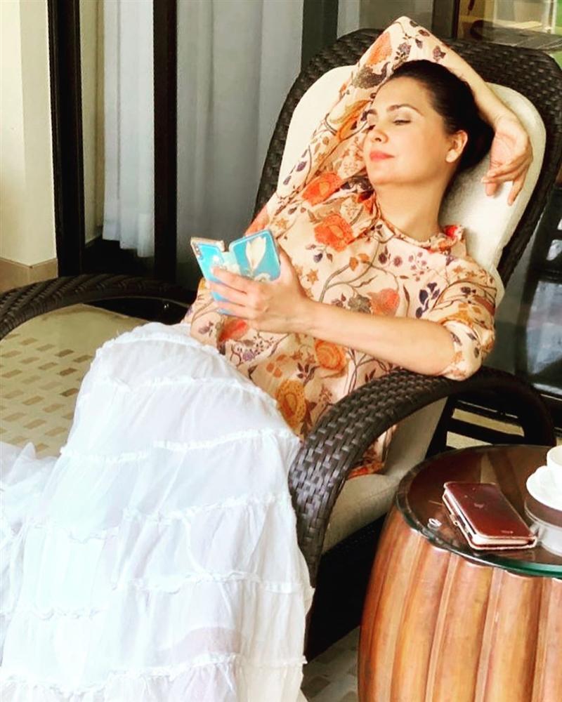 Bản tin Hoa hậu Hoàn vũ 4/9: Chẳng trang điểm đậm HHen Niê vẫn nổi bật nhờ hoa cài mái tóc-3