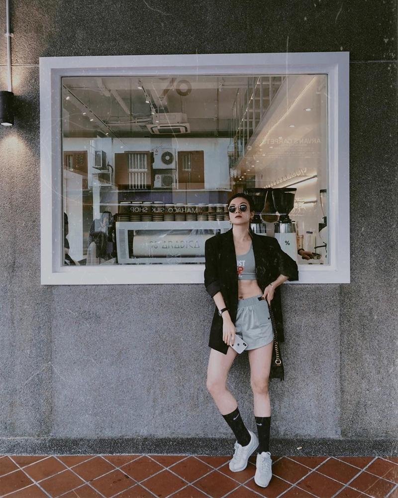 Trịnh Thăng Bình - Liz Kim Cương mặc đồ đôi đi du lịch Pháp, Tú Hảo tự tin thả rông xuống phố-10