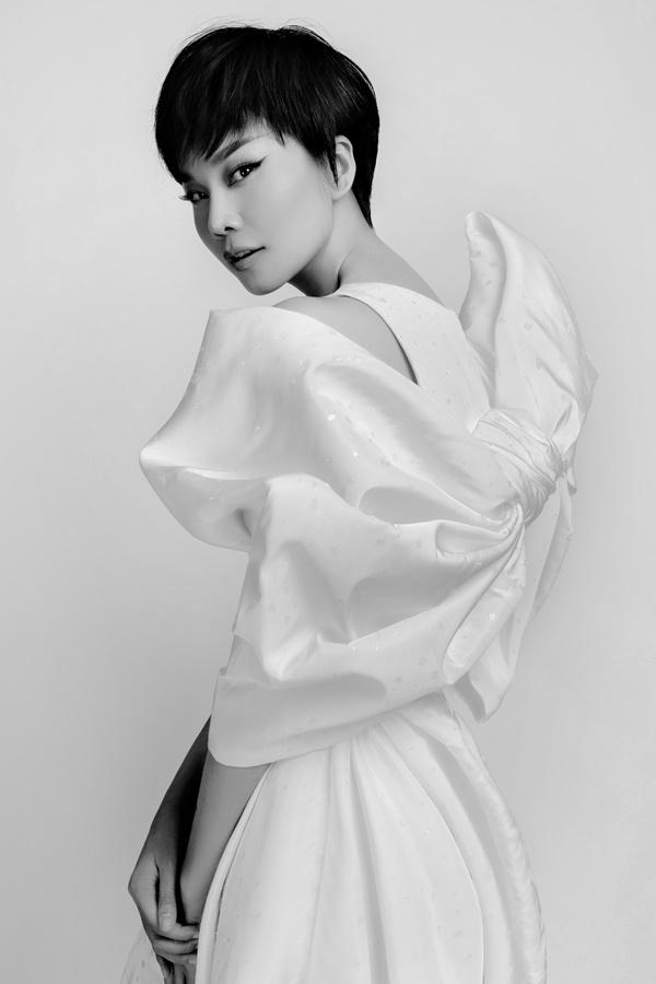 Thanh Hằng lạ lẫm khi để tóc tém, diện đầm xẻ cao ngút ngàn-4