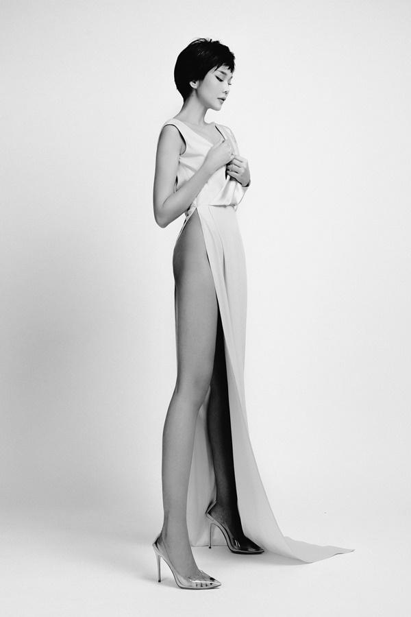 Thanh Hằng lạ lẫm khi để tóc tém, diện đầm xẻ cao ngút ngàn-8