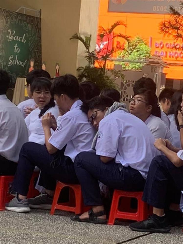 Cười té ghế với loạt ảnh hài hước ngày khai giảng, không phải ai cũng háo hức tựu trường-6