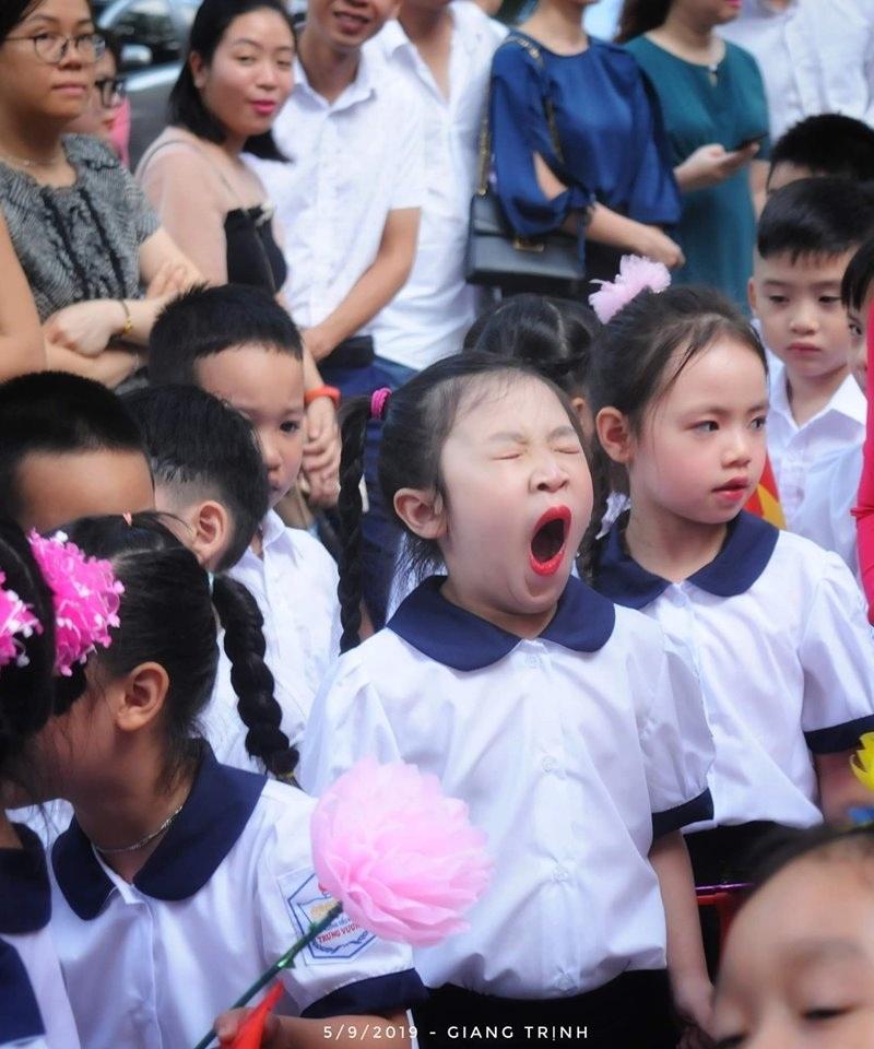Cười té ghế với loạt ảnh hài hước ngày khai giảng, không phải ai cũng háo hức tựu trường-7