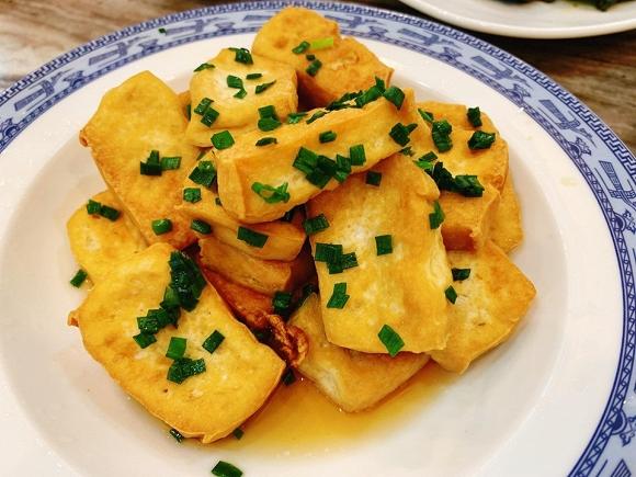 Đăng Khôi trổ tài nấu ăn cho vợ, biết giá mâm cơm, ai cũng ngưỡng mộ-6