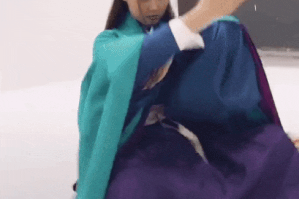 Chỉ đứng vuốt tóc soi gương, Midu làm bao con tim ngây ngất vì thần thái quá chanh sả-3