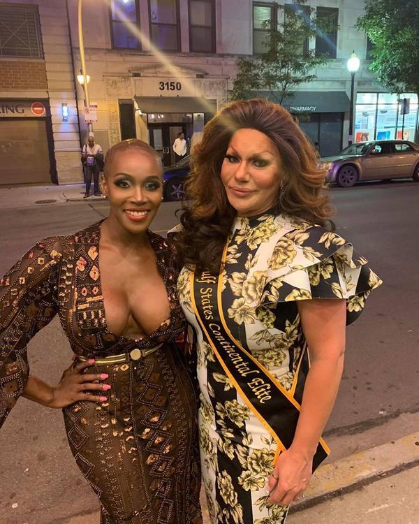 Hoa hậu chuyển giới Quốc tế xuất hiện với đầu trọc, biểu diễn phản cảm-9