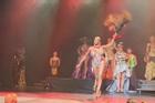 Hoa hậu chuyển giới Quốc tế xuất hiện với đầu trọc, biểu diễn phản cảm