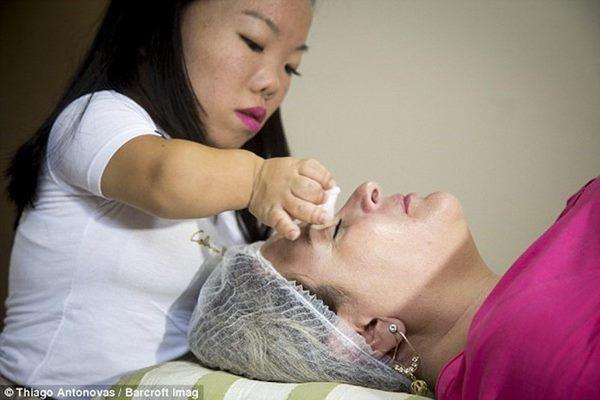 Kết hôn sau 8 năm yêu, cặp đôi vợ chồng 90cm khó sinh con bây giờ ra sao?-3