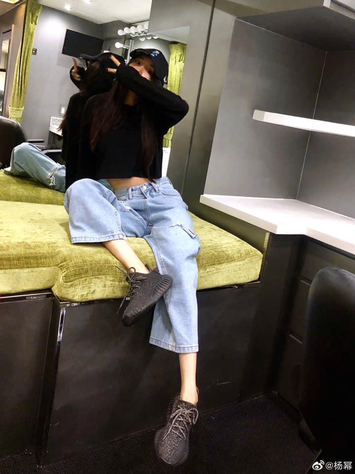 Thời trang hở trên ngắn dưới gây ngỡ ngàng của Dương Mịch sau khi ly hôn Lưu Khải Uy-8