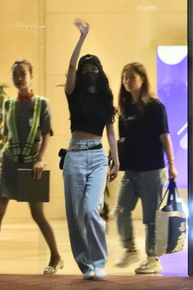 Thời trang hở trên ngắn dưới gây ngỡ ngàng của Dương Mịch sau khi ly hôn Lưu Khải Uy-11