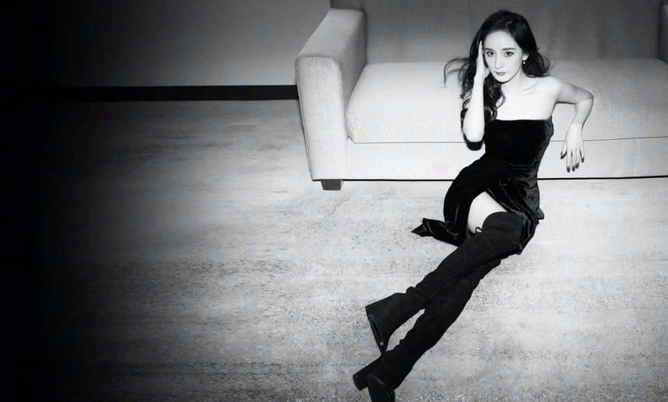 Thời trang hở trên ngắn dưới gây ngỡ ngàng của Dương Mịch sau khi ly hôn Lưu Khải Uy-2