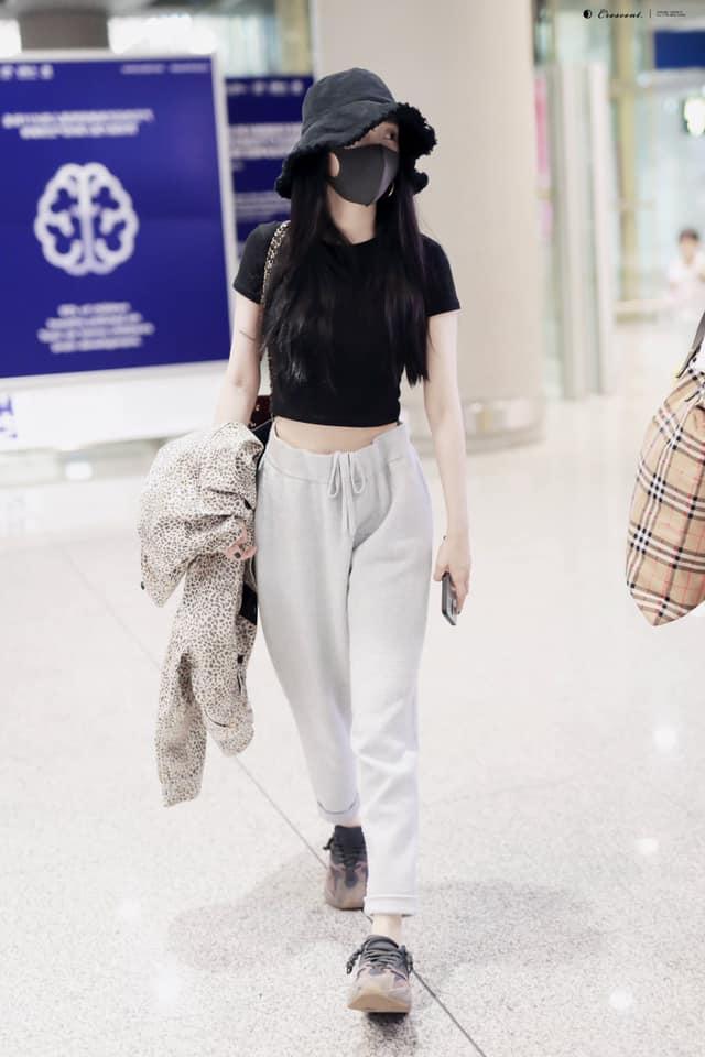 Thời trang hở trên ngắn dưới gây ngỡ ngàng của Dương Mịch sau khi ly hôn Lưu Khải Uy-15