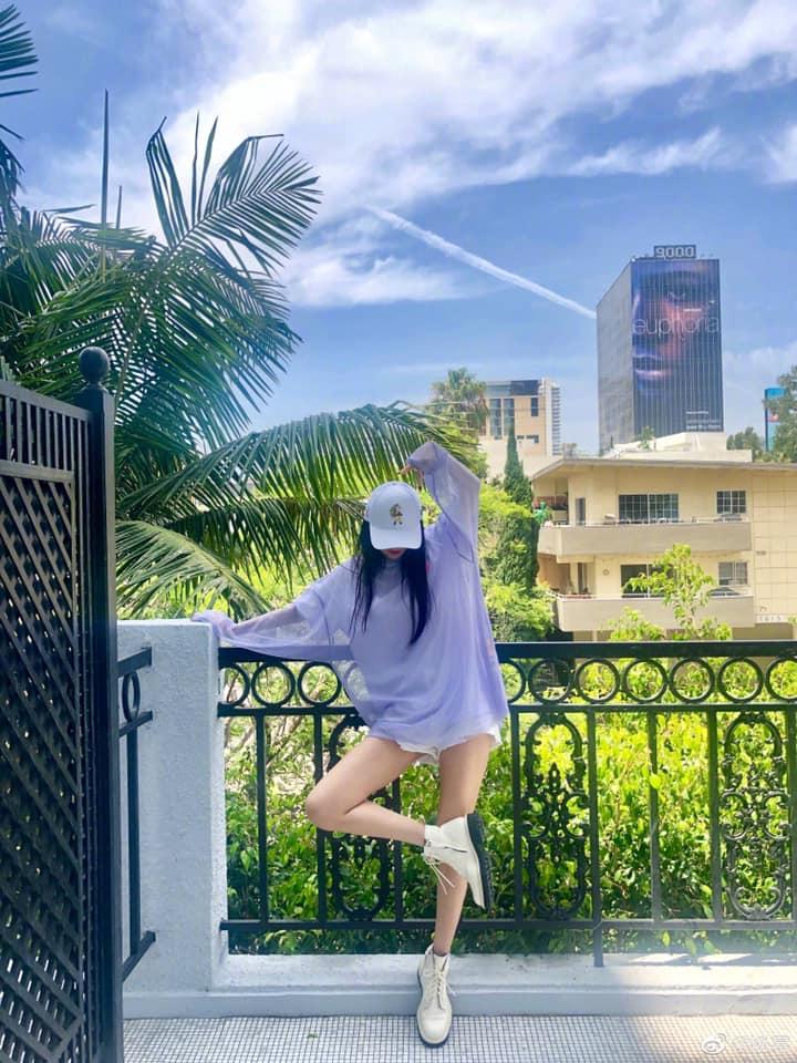 Thời trang hở trên ngắn dưới gây ngỡ ngàng của Dương Mịch sau khi ly hôn Lưu Khải Uy-16