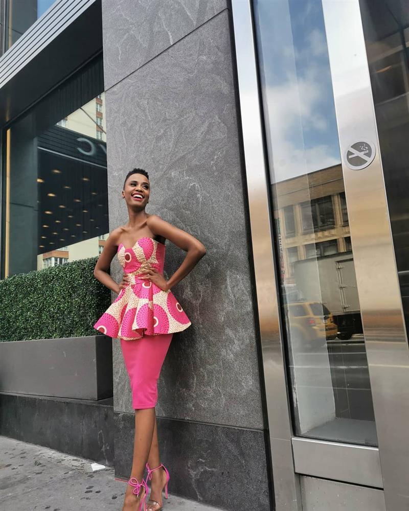 Bản tin Hoa hậu Hoàn vũ 5/9: Miss Universe gây hoang mang với chiều cao ngang ngửa danh hài Việt Hương-11