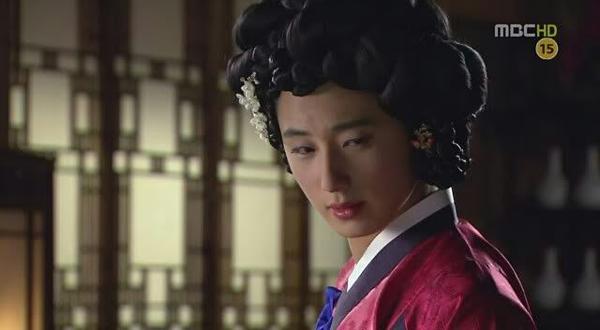 Những màn giả gái từ thảm họa đến đỉnh cao trong phim Hàn-4