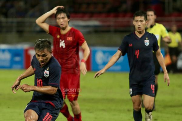 Khoảnh khắc Tuấn Anh nằm đau đớn trên sân trong trận gặp Thái Lan làm fans Việt xót xa-4