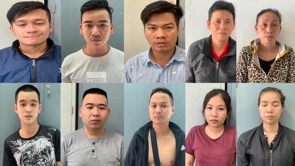 Nữ nhân viên cầm mã tấu chém đối thủ vụ hỗn chiến ở phố tây Sài Gòn-1