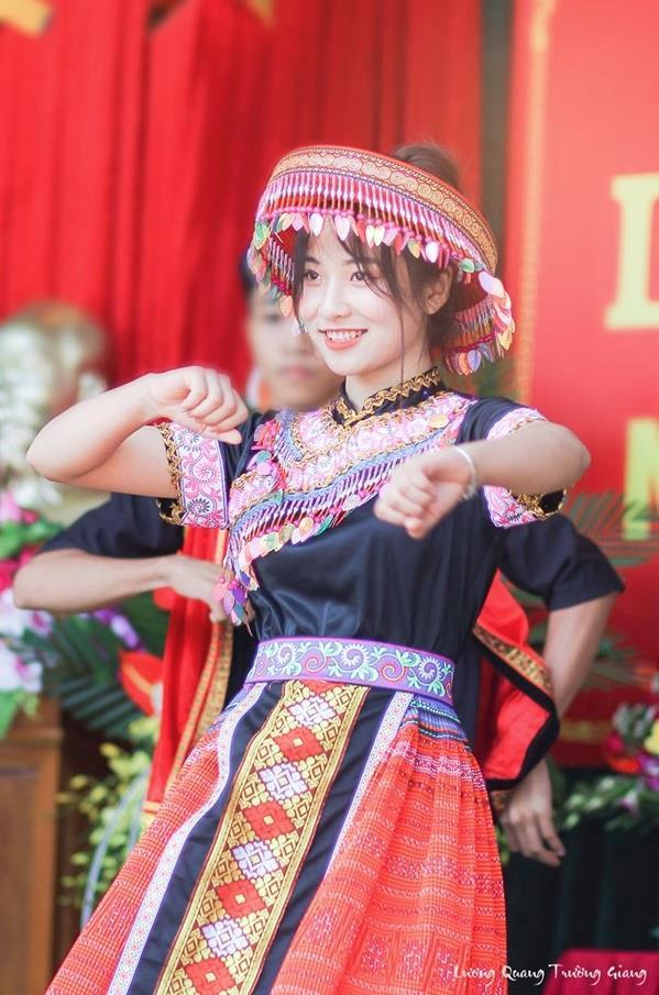 Nữ sinh Thái Nguyên bỗng nổi trên mạng sau bài múa ở lễ khai giảng-2