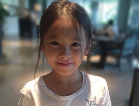 Mới 11 tuổi nhưng ái nữ của A Châu Lưu Đào đã lộ rõ tố chất của một đại mỹ nhân-9