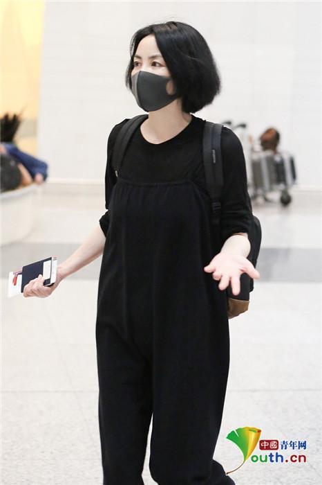 Vương Phi đeo nhẫn lạ làm rộ tin chuẩn bị kết hôn với Tạ Đình Phong-4