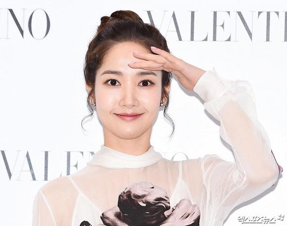 Thư ký Kim Park Min Young siêu xinh trong trang phục xuyên thấu-6