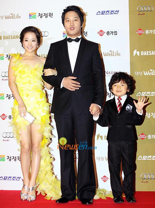 Sự nghiệp đứt gánh của sao nhí Ông ngoại tuổi 30-2