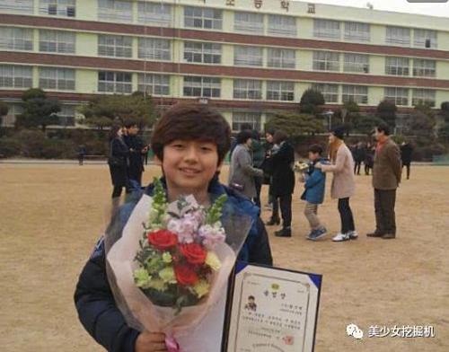 Sự nghiệp đứt gánh của sao nhí Ông ngoại tuổi 30-4