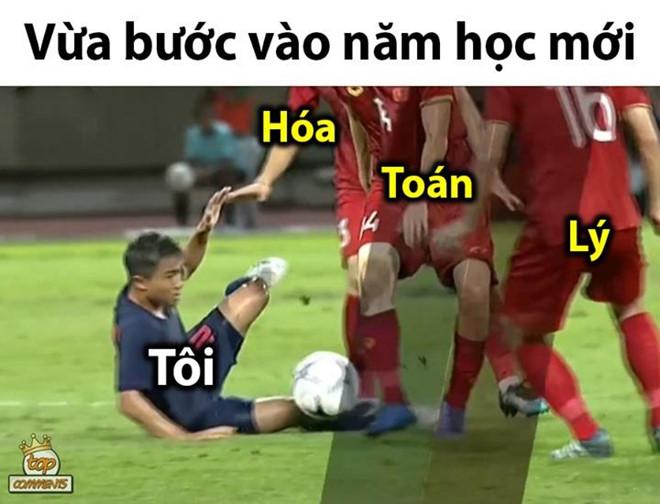 Ảnh chế HLV Park Hang Seo ăn thẻ vàng vì bênh học trò-3