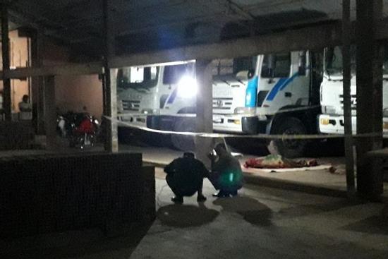 Sửa xe ben trong lò gạch, tài xế ở Bình Dương bị cabin đè chết