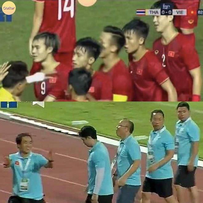 Ảnh chế con nào cha nấy của cầu thủ và bố Park sau trận gặp Thái Lan-1