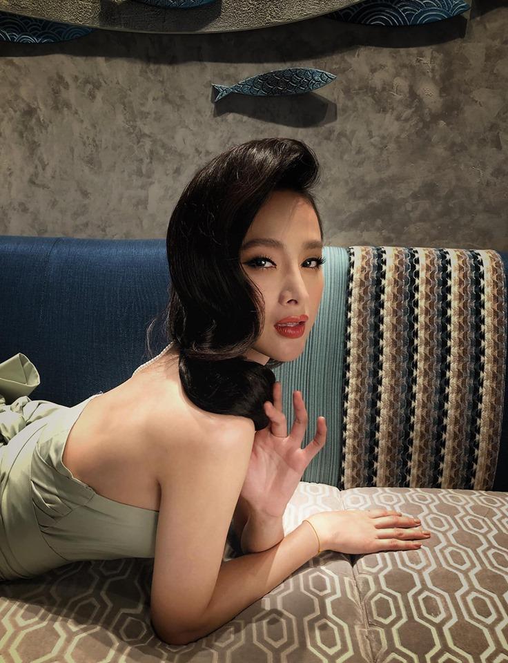 Khoe ảnh sexy ở Vũng Tàu, Angela Phương Trinh viết: 