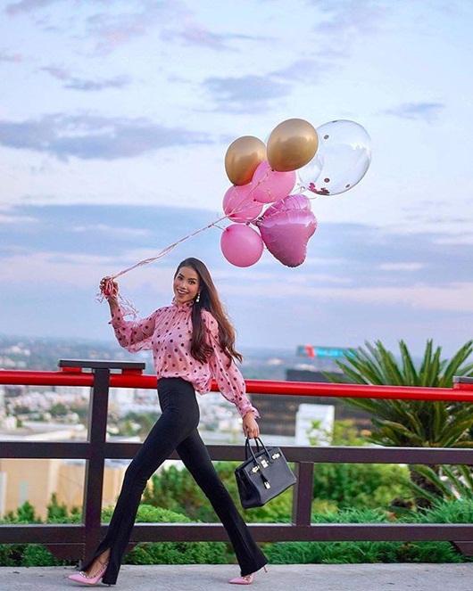 Vừa công khai ảnh khóa môi bạn trai, Phạm Hương lại khoe được tặng nhẫn kim cương tiền tỉ-5