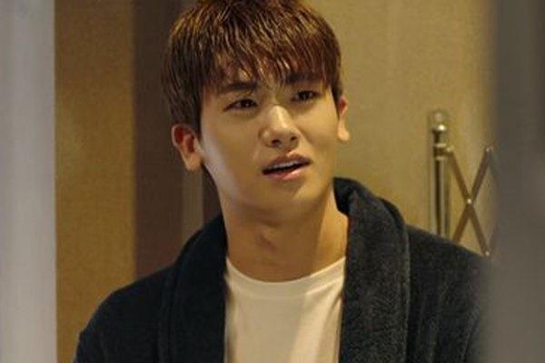 Giữ thân cho chồng tới ngày cưới, tôi sững sờ khi vừa cởi áo anh liền đắp chăn-2