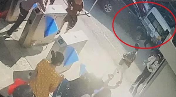 Lý giải chi tiết quả bóng bay và chiếc áo màu đỏ vụ học sinh trường Gateway tử vong-2