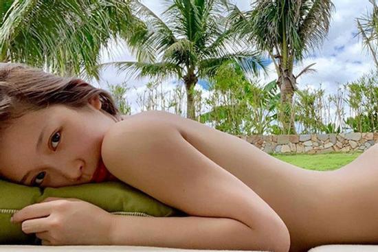 'Bom sex' xứ Đài khoe đường cong nóng bỏng tại Việt Nam