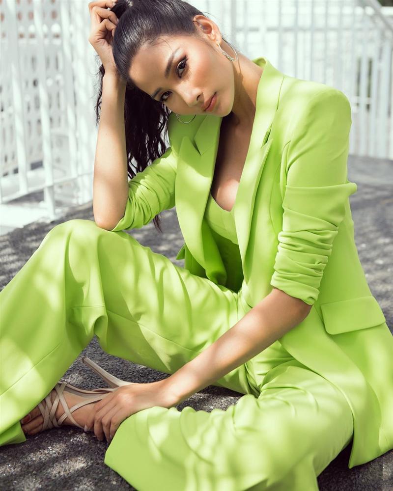 Bản tin Hoa hậu Hoàn vũ 7/9: Hoàng Thùy mặc đẹp số 2 thì không ai về đích số 1-1