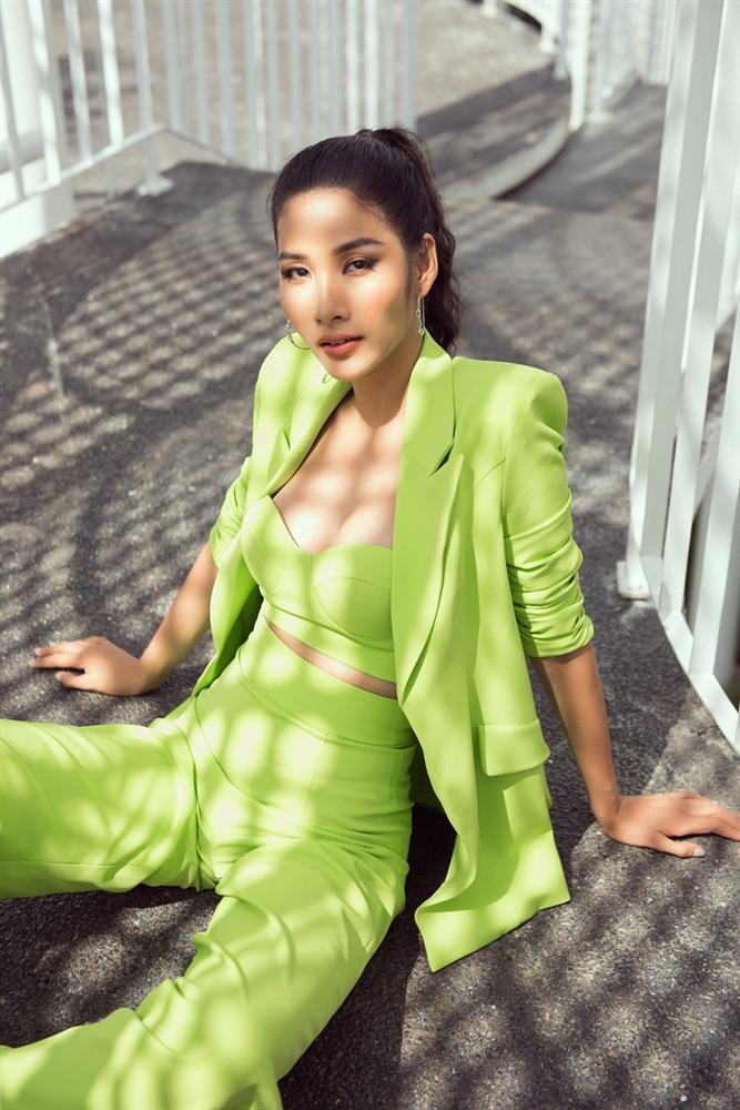 Bản tin Hoa hậu Hoàn vũ 7/9: Hoàng Thùy mặc đẹp số 2 thì không ai về đích số 1-2